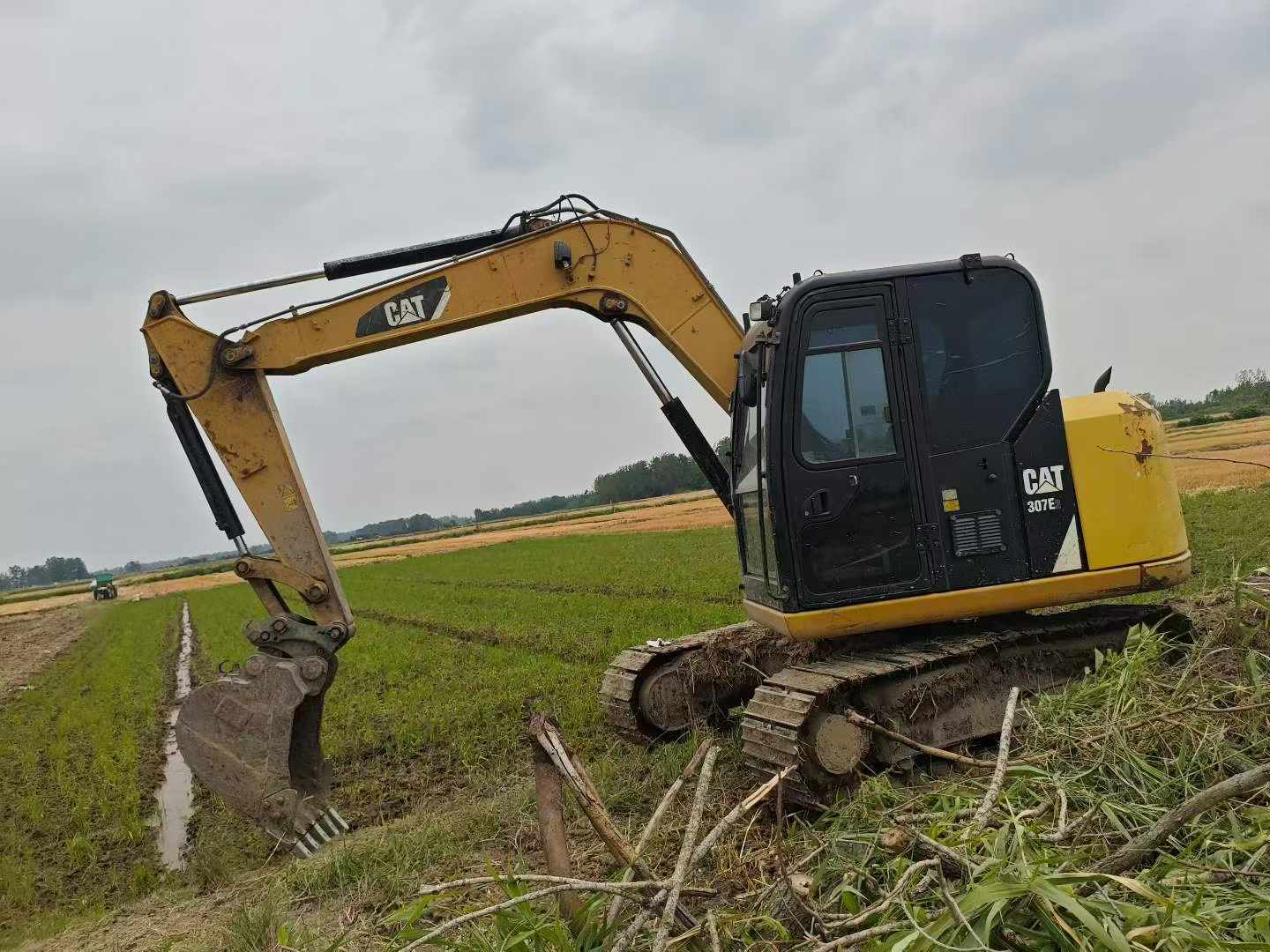 Buy Caterpillar 307B Used Excavator / 3