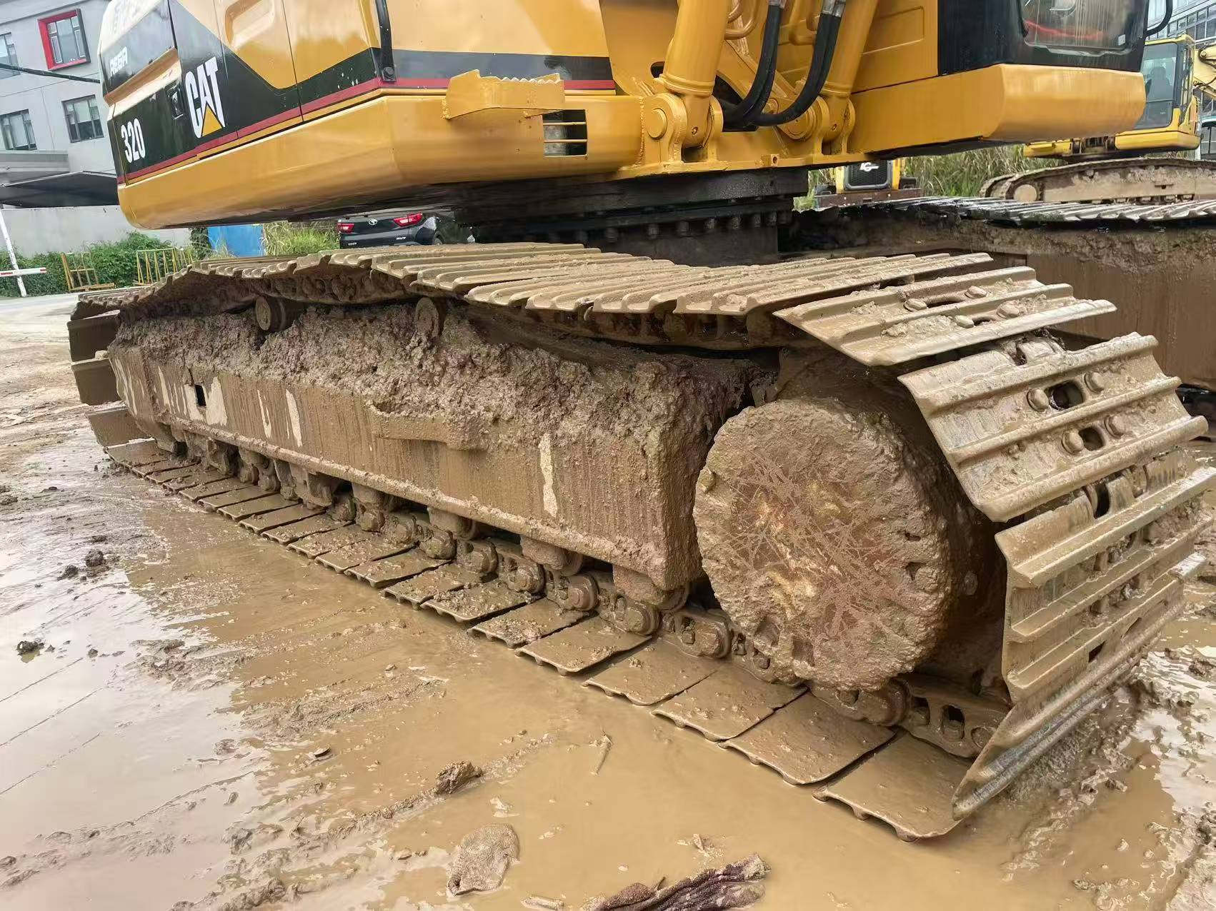 Buy Caterpillar 320V2 Used Excavator / 4