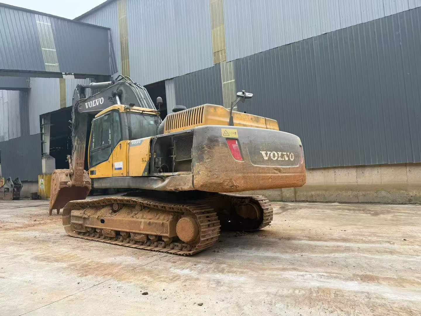 Buy Volvo L350F Used Excavator / 3