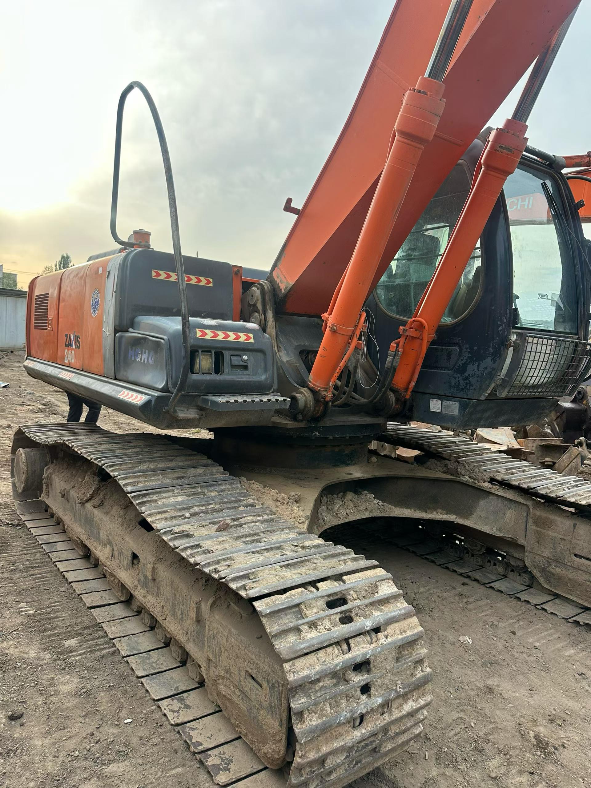 Buy Hitachi EX250-5 Used Excavator / 4