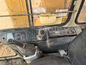 Buy Kato 820-3SP Used Excavator / 6 Buy Kato 820-3SP Used Excavator / 6