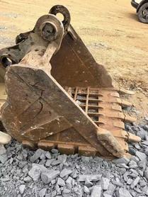 Buy Sany SY245H Used Excavator / 3 Buy Sany SY245H Used Excavator / 3