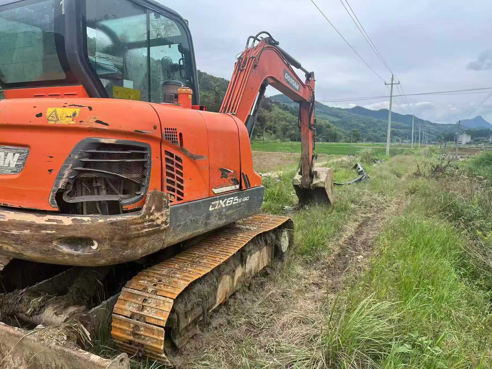 Buy Doosan DX60 Used Excavator / 2