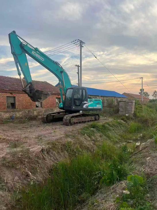 Buy Kobelco SK210 Used Excavator / 1