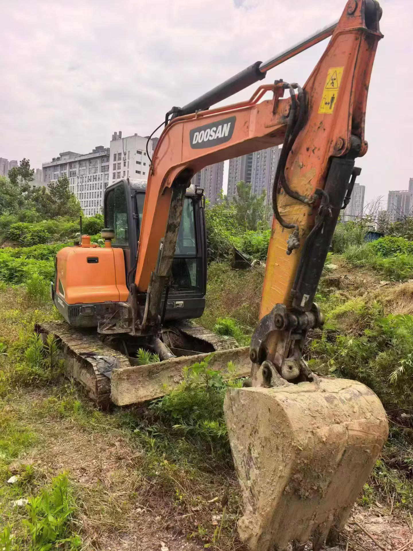 Buy Doosan DH60 Used Excavator / 2