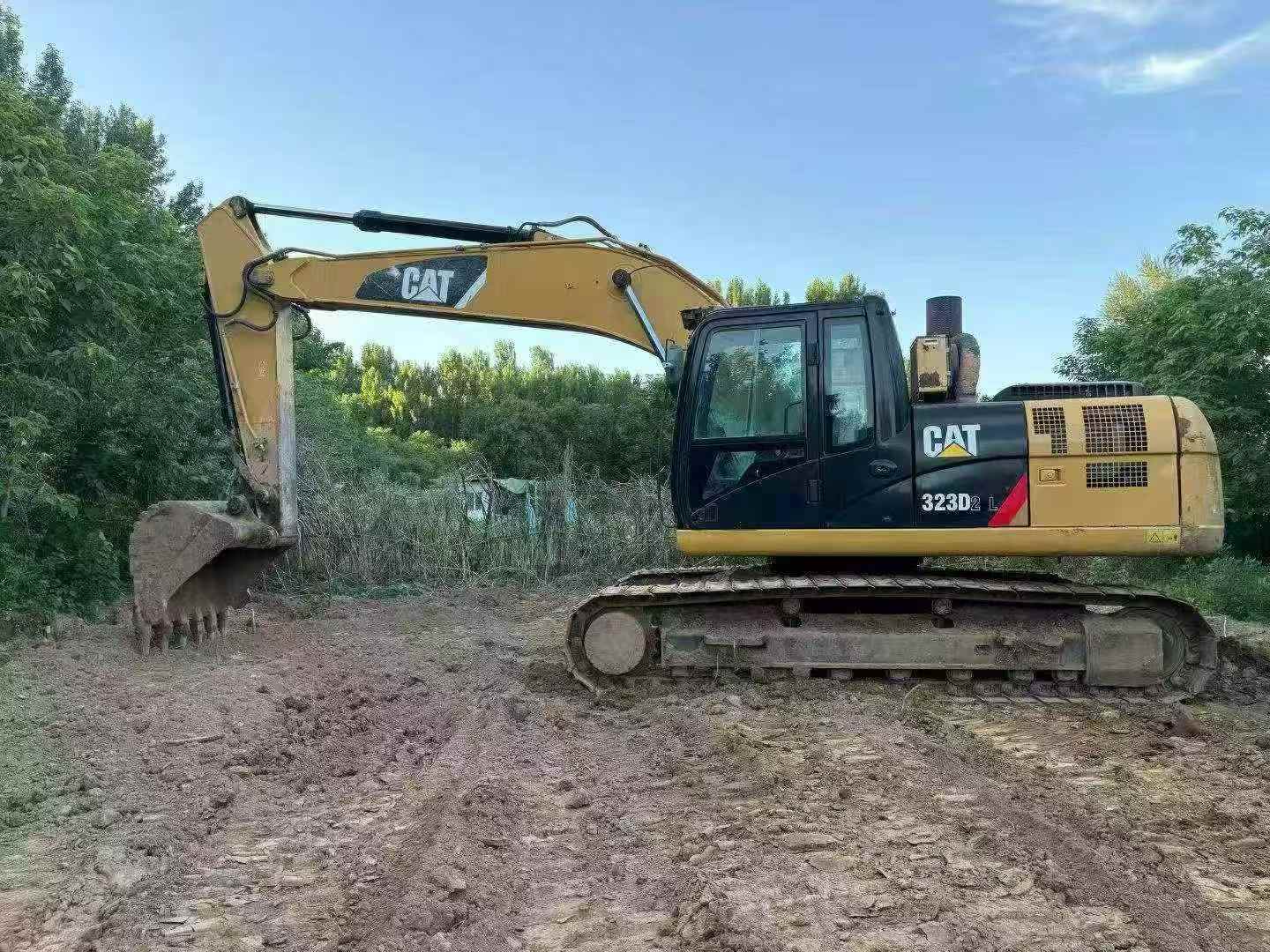 Buy Caterpillar 323 Used Excavator / 2 Buy Caterpillar 323 Used Excavator / 2