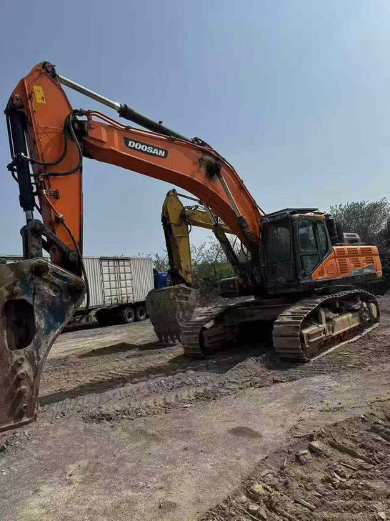 Buy Doosan DX520LC Used Excavator / 1