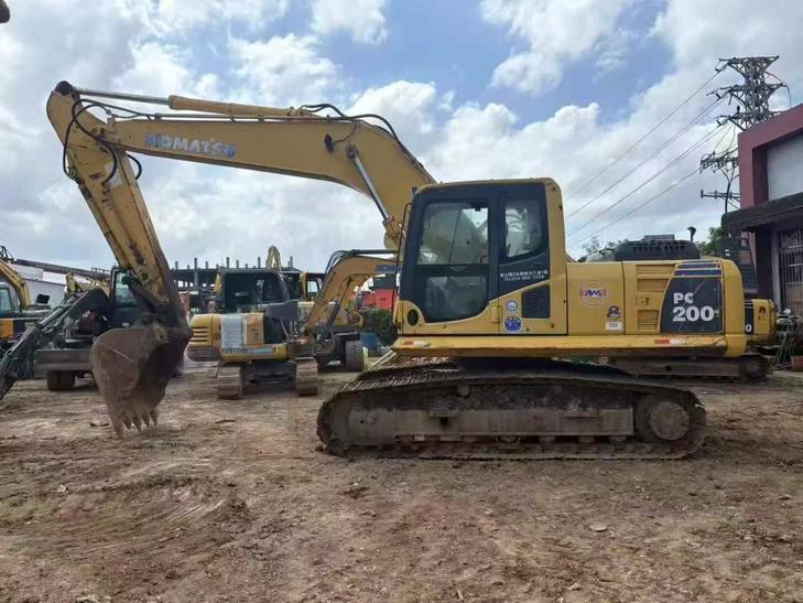 Buy Komatsu PC200-8 Used Excavator / 1