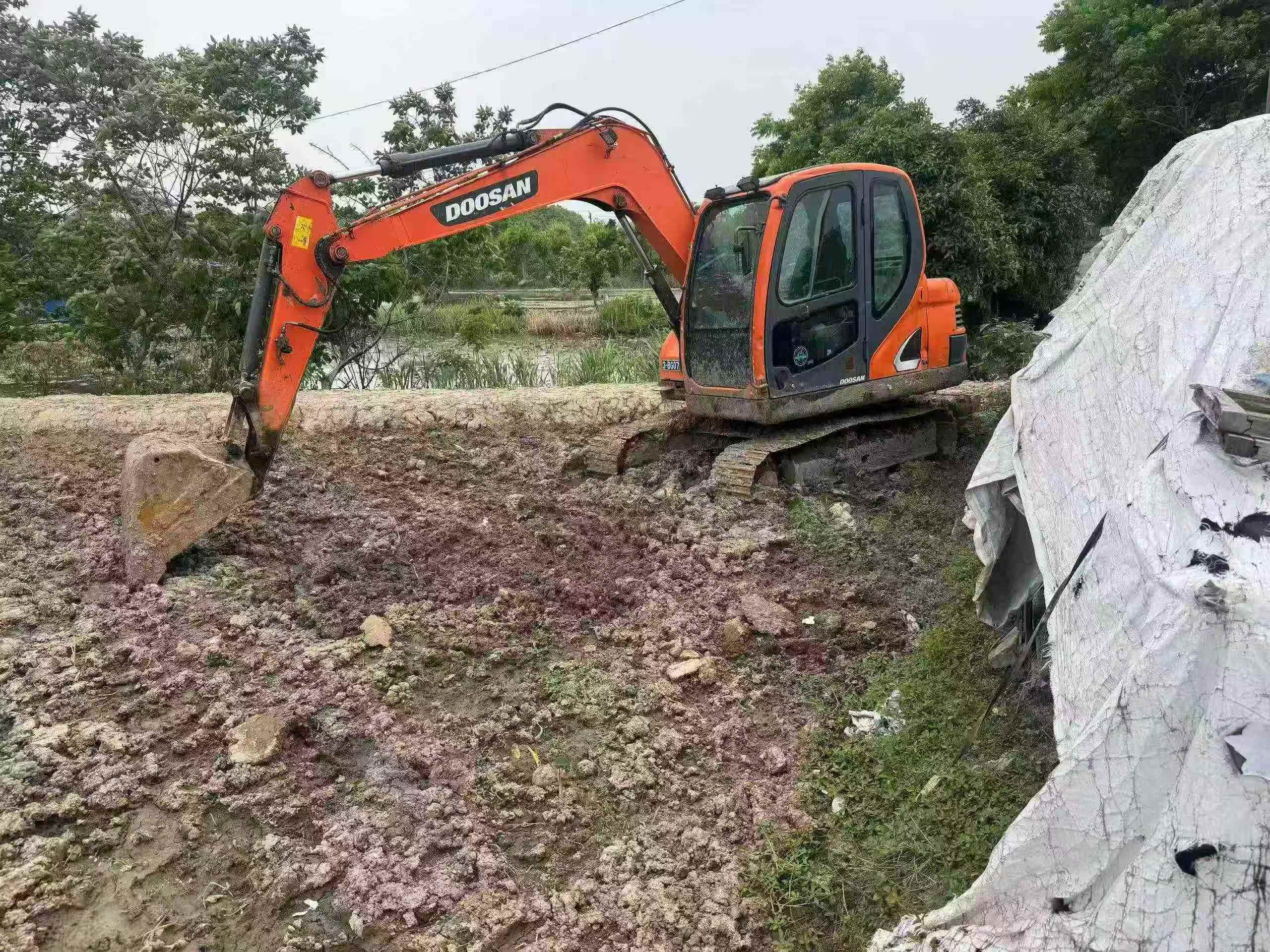Buy Doosan DX75-10 Used Excavator / 2