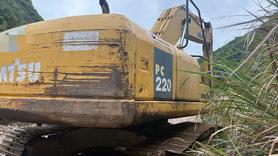 Buy Komatsu PC200-7 Used Excavator / 2 Buy Komatsu PC200-7 Used Excavator / 2