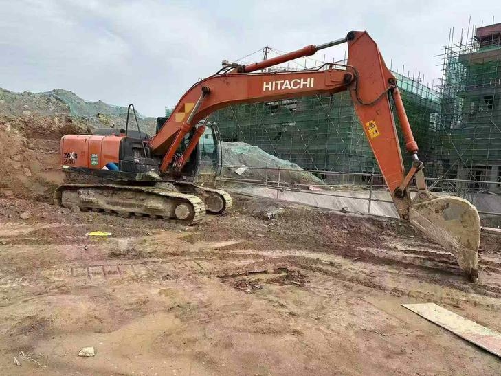 Buy Hitachi ZH200-5A Used Excavator / 1