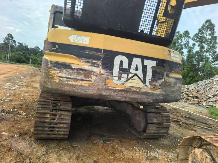 Buy Caterpillar 320V2 Used Excavator / 1