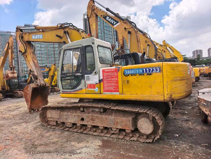 Buy Kato 820-3SP Used Excavator / 1