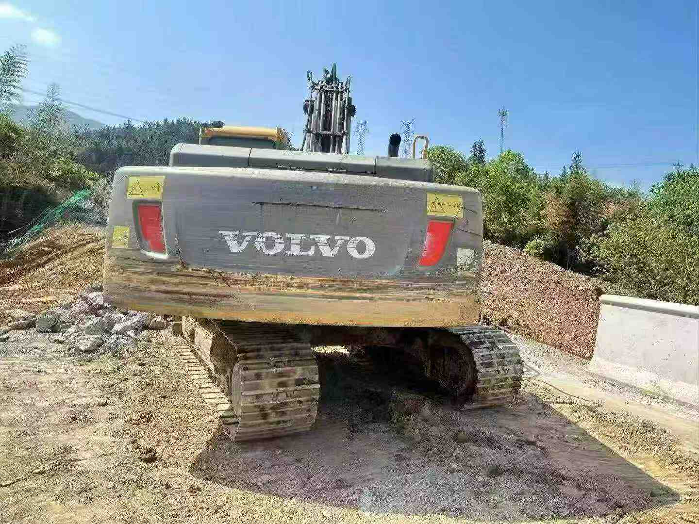 Buy Volvo EC200D Used Excavator / 3