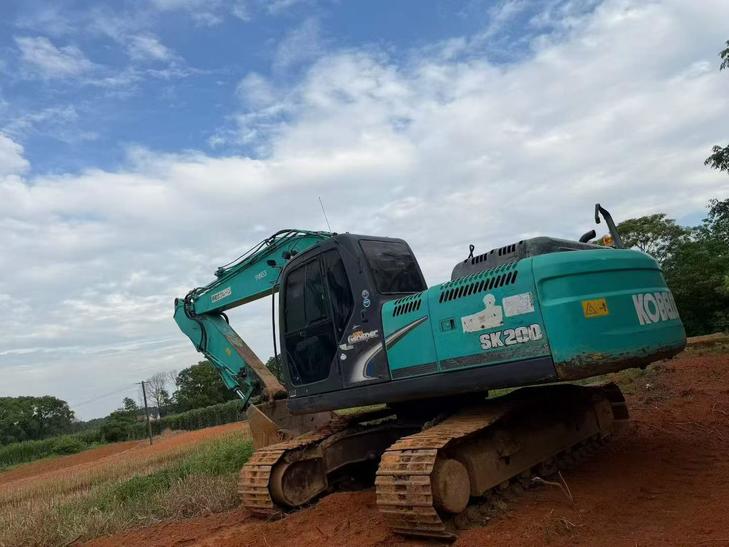 Buy Kobelco SK200 Used Excavator / 1