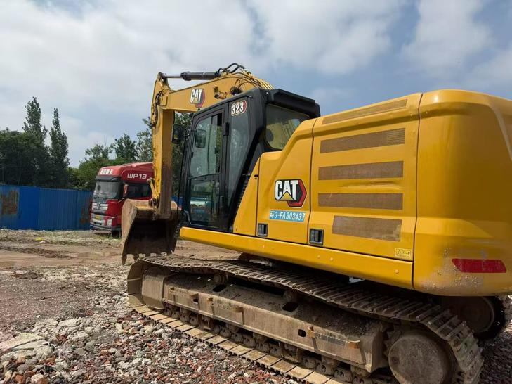 Buy Caterpillar 323 Used Excavator / 1