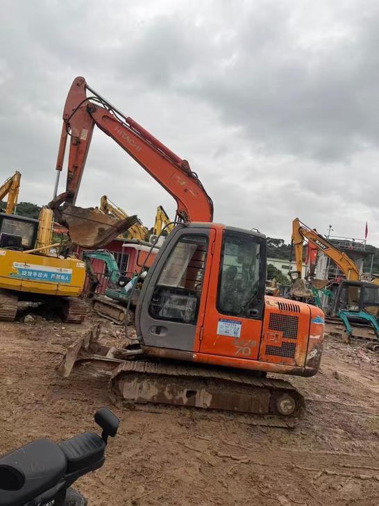 Buy Hitachi EX60-6 Used Excavator / 1