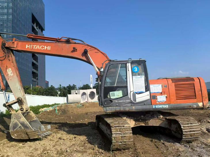 Buy Hitachi EX200-3 Used Excavator / 1