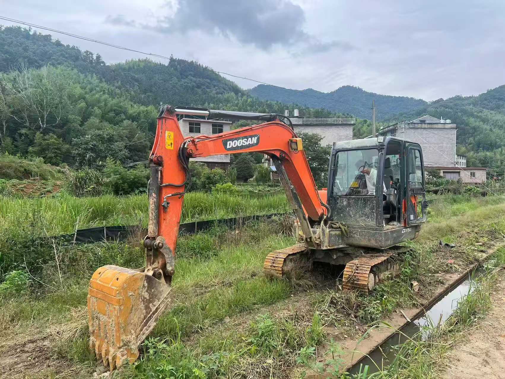 Buy Doosan DX60 Used Excavator / 6