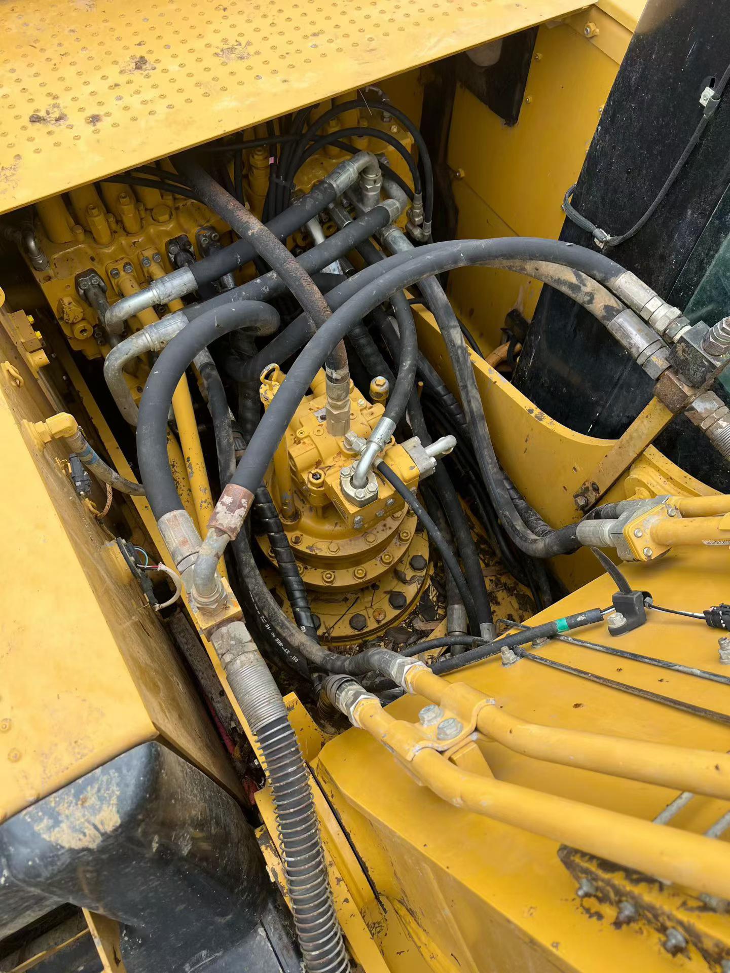 Buy Caterpillar 320D Used Excavator / 5