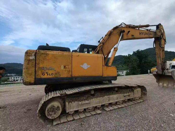 Buy Hyundai R225-7 Used Excavator / 1