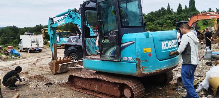 Buy Kobelco SK60 Used Excavator / 1