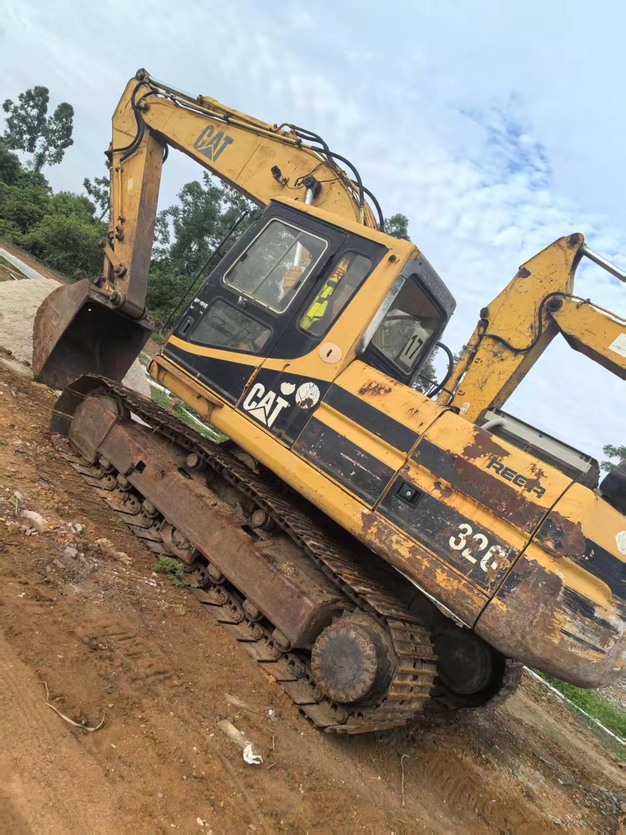 Buy Caterpillar 320V2 Used Excavator / 2 Buy Caterpillar 320V2 Used Excavator / 2