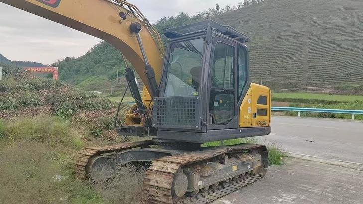 Buy XCMG XE135B Used Excavator / 1