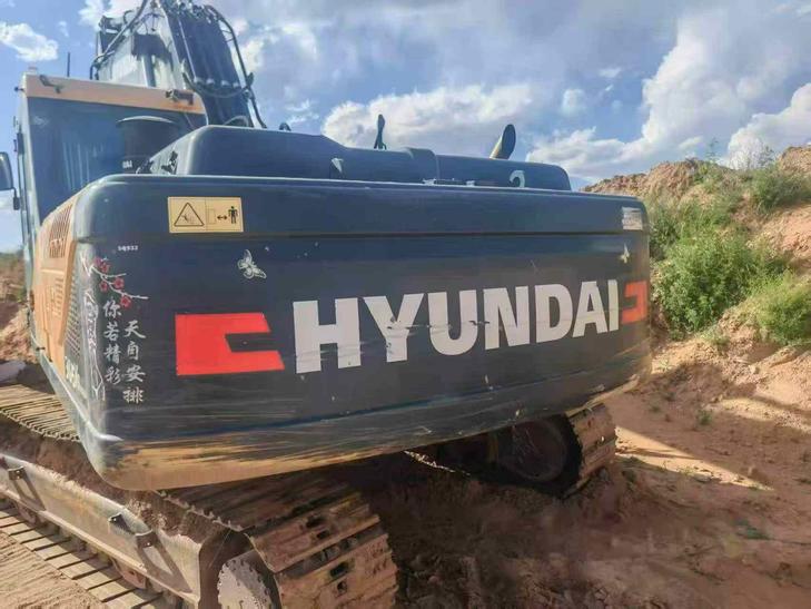 Buy Hyundai R275LVS Used Excavator / 1