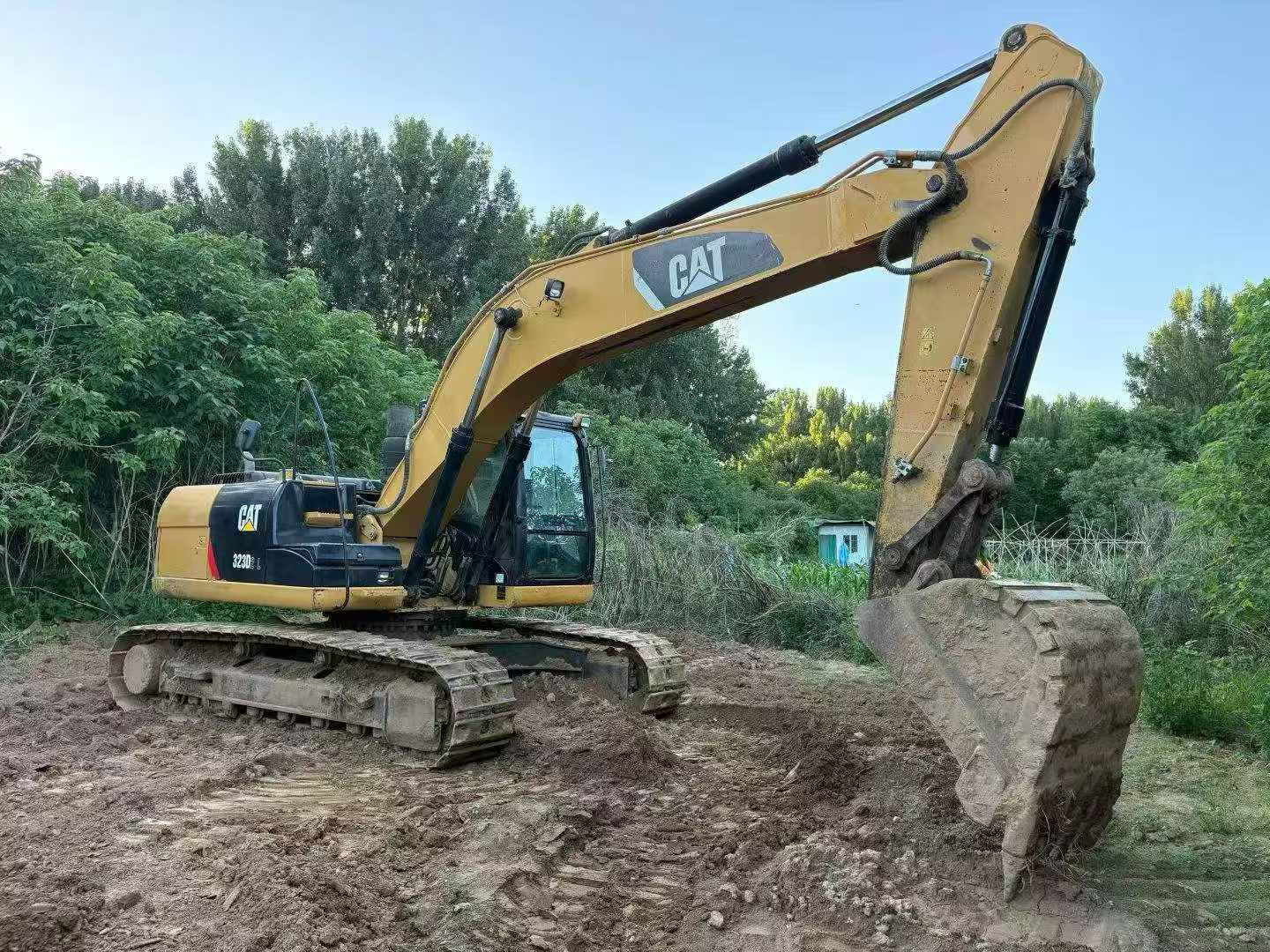 Buy Caterpillar 323 Used Excavator / 1