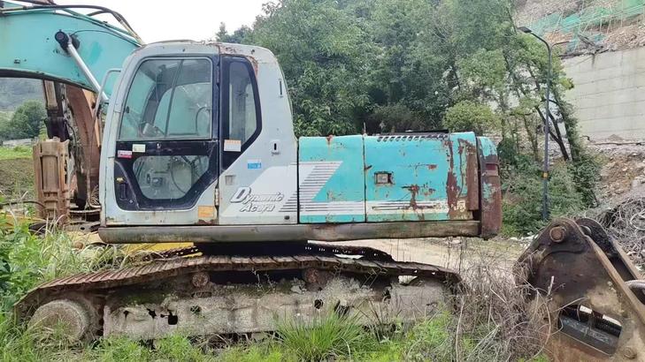 Buy Kobelco SK200-6 Used Excavator / 1