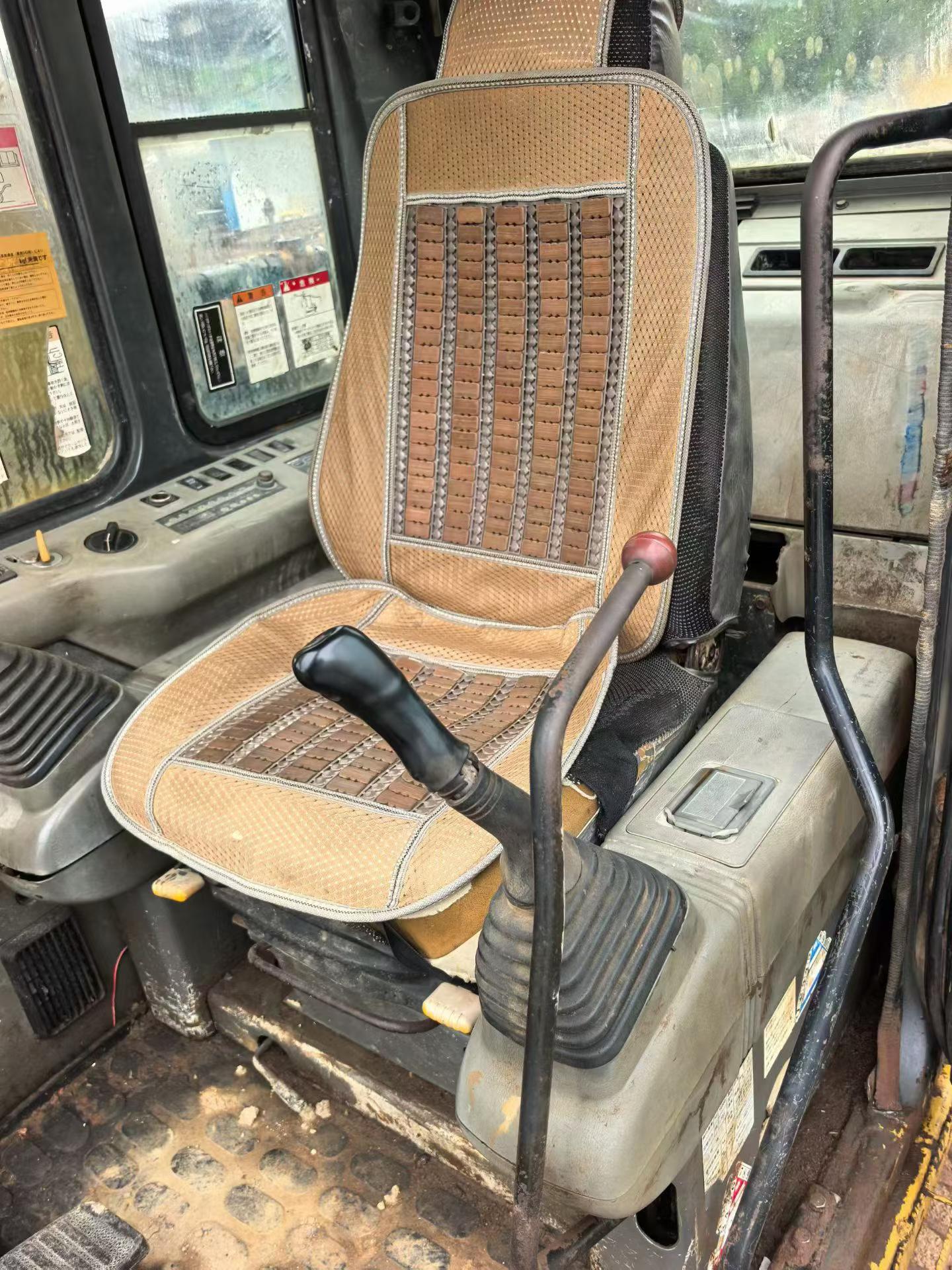 Buy Komatsu PC200-6E Used Excavator / 2 Buy Komatsu PC200-6E Used Excavator / 2
