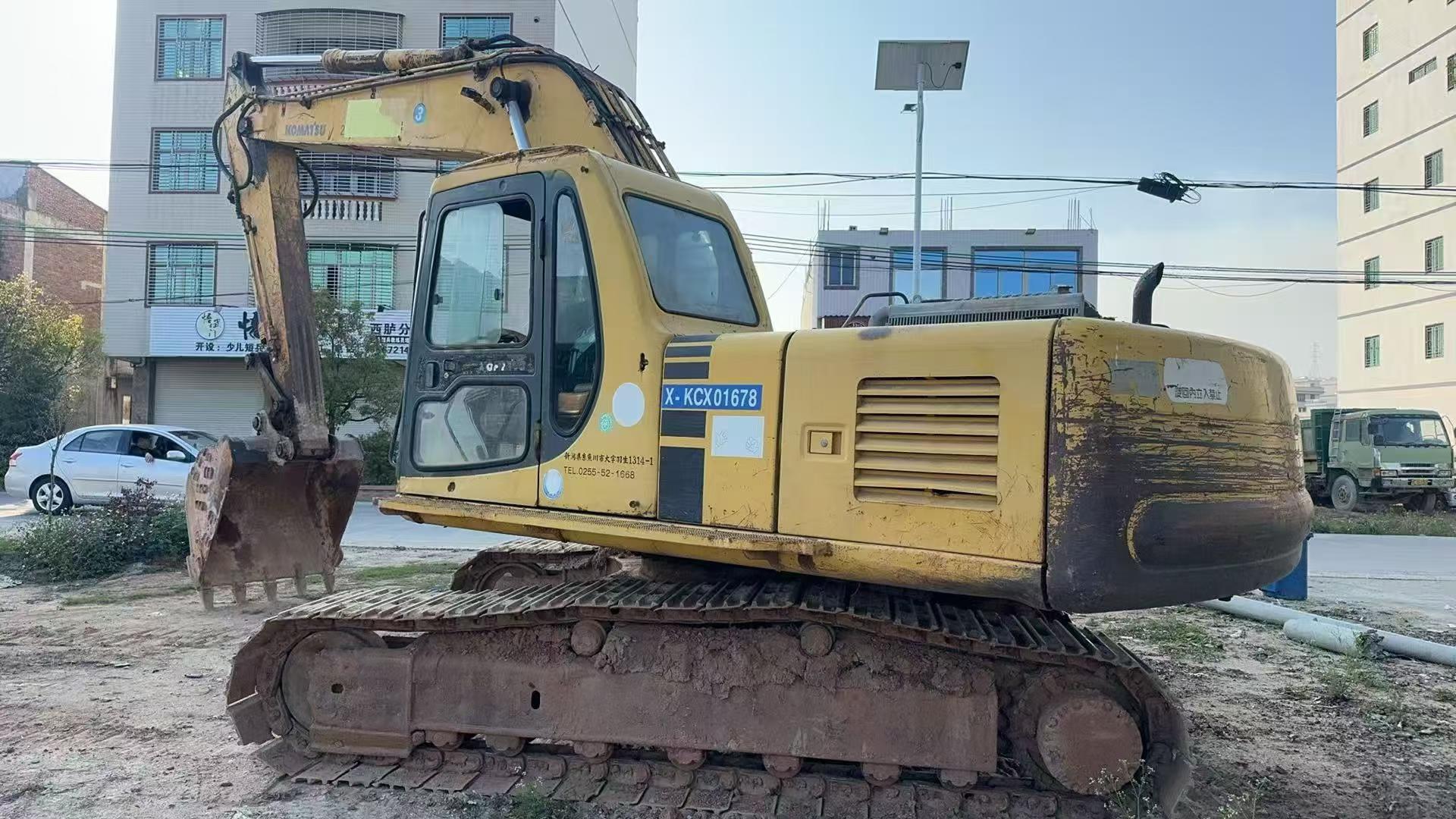 Buy Komatsu PC200-6E Used Excavator / 1
