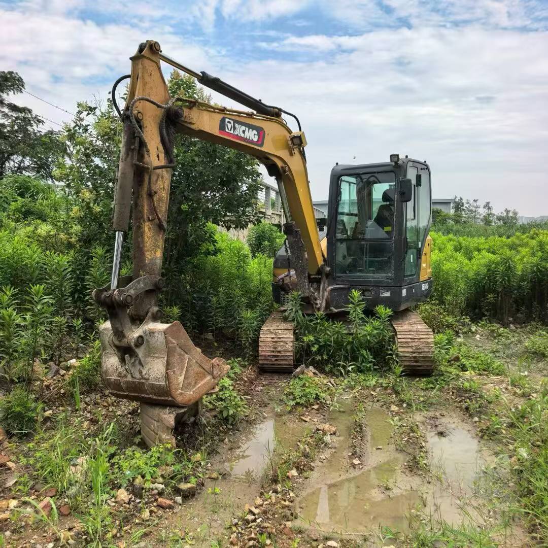 Buy XCMG XE60 Used Excavator / 2 Buy XCMG XE60 Used Excavator / 2