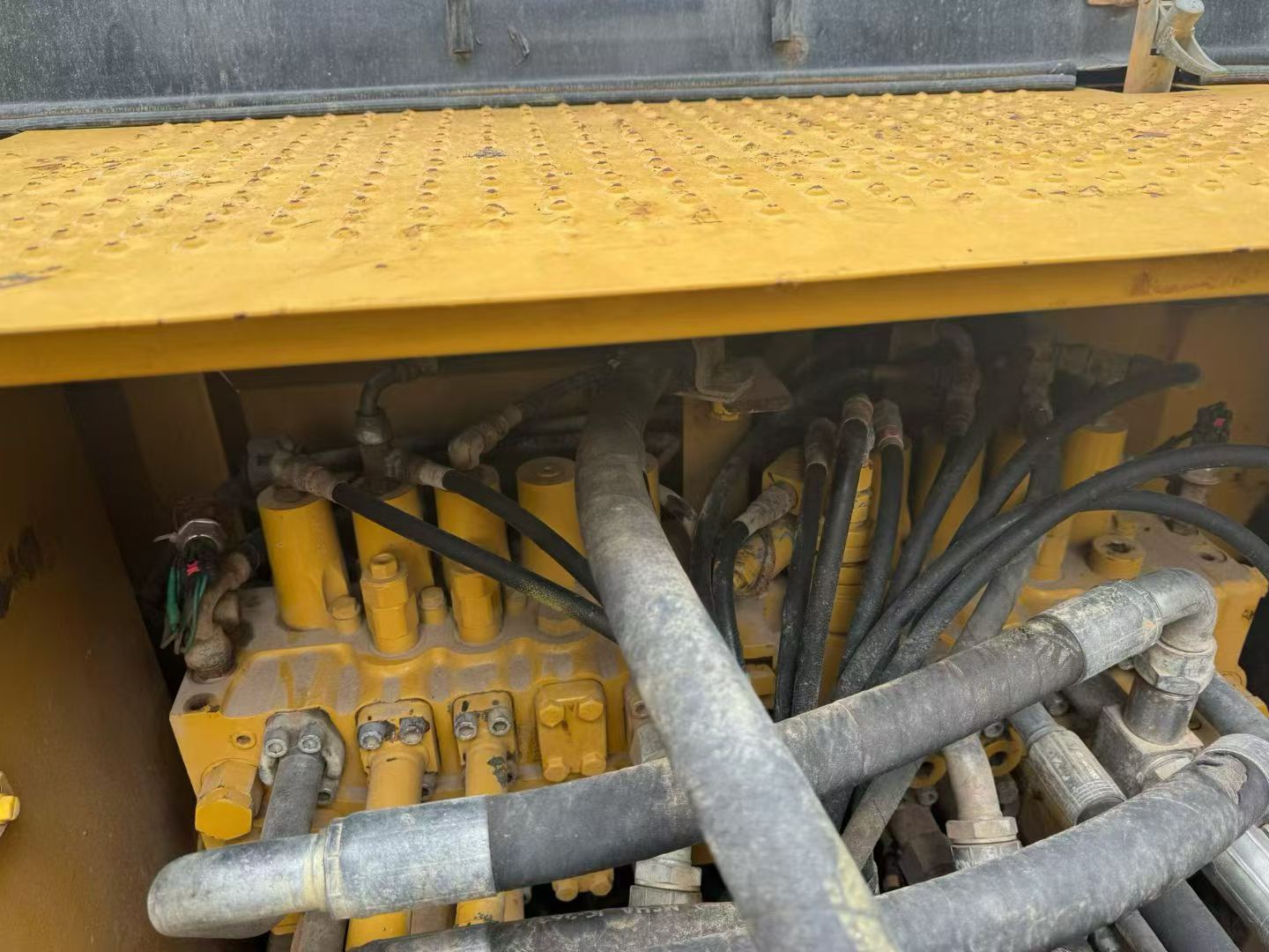 Buy Caterpillar 323D2L Used Excavator / 9 Buy Caterpillar 323D2L Used Excavator / 9