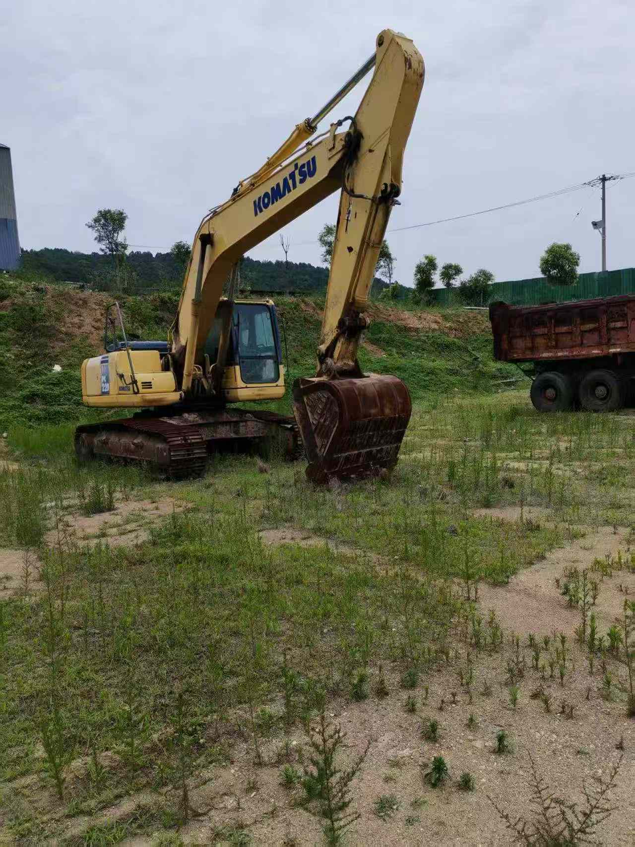 Buy Komatsu PC220 Used Excavator / 4