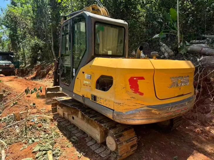 Buy XCMG XE75C Used Excavator / 1