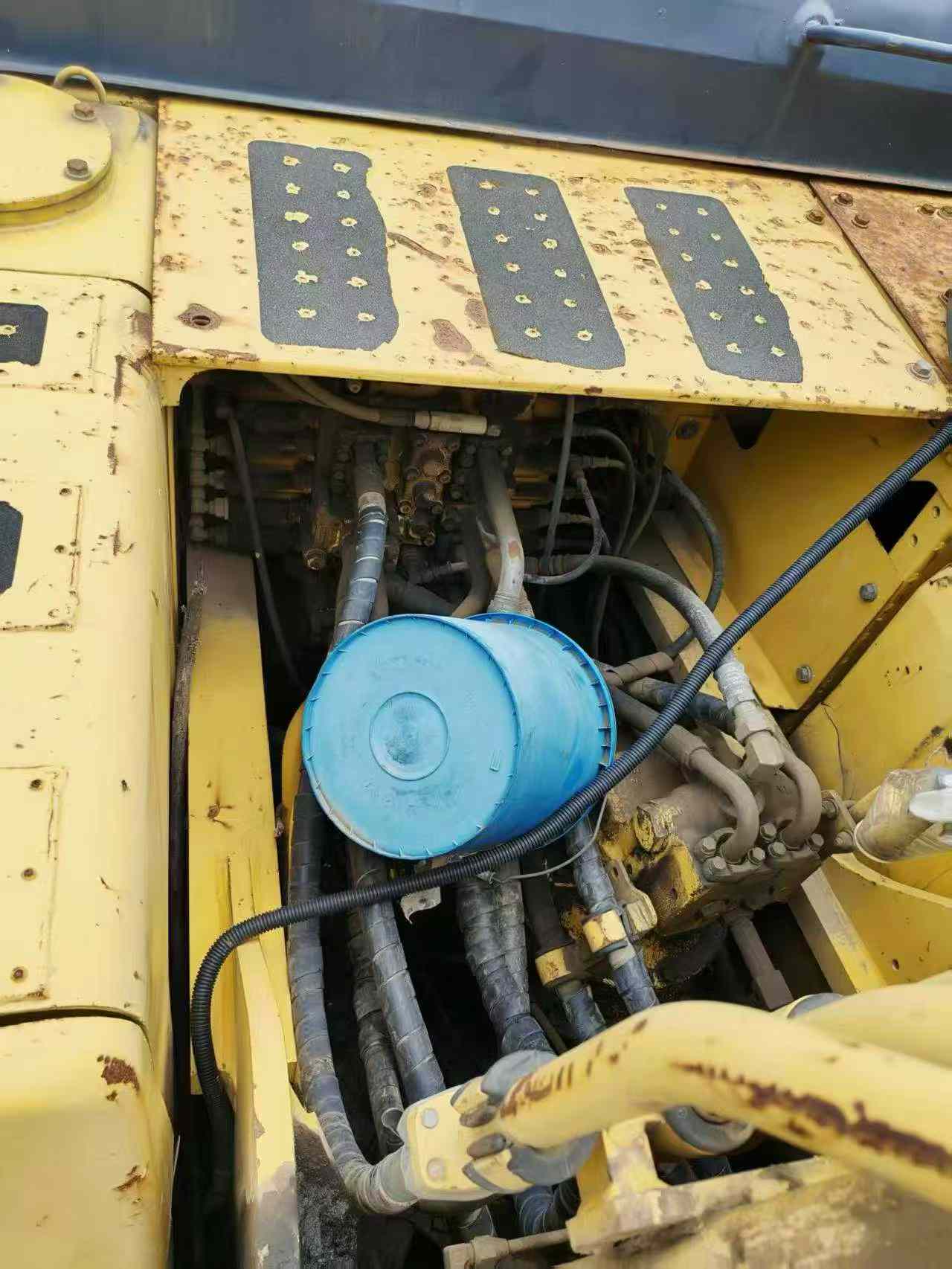 Buy Komatsu PC220 Used Excavator / 7