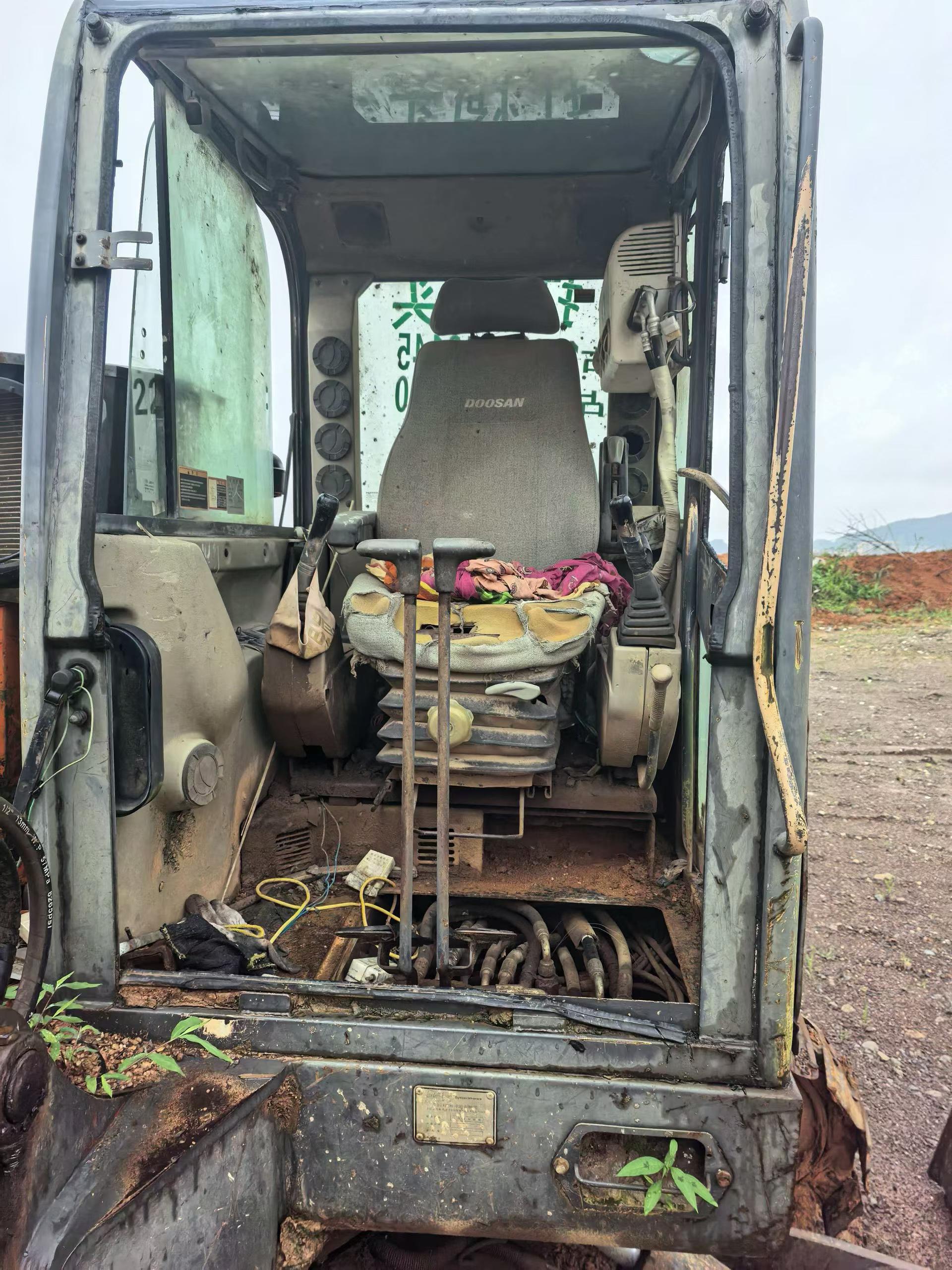Buy Doosan DH60-7 Used Excavator / 3