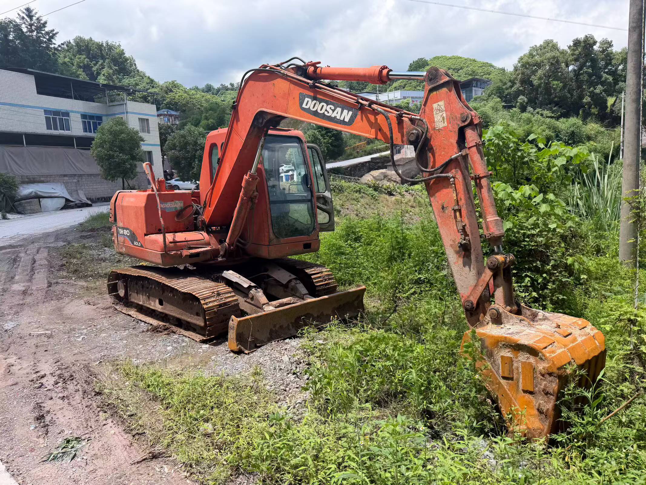 Buy Doosan DH80 Used Excavator / 1