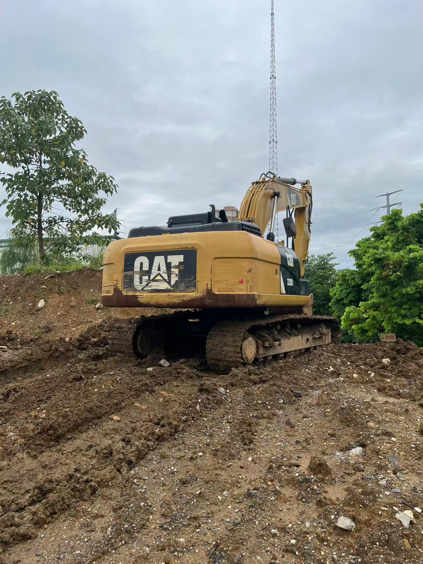 Buy Caterpillar 320D Used Excavator / 2