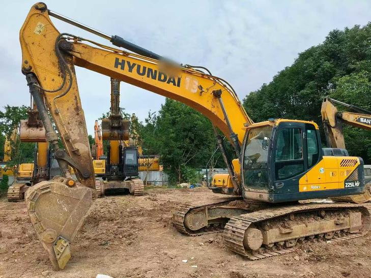 Buy Hyundai R225-7 Used Excavator / 1