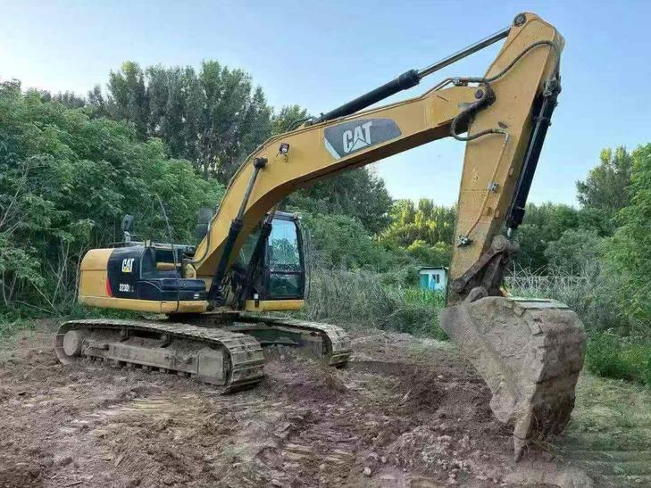 Buy Caterpillar 323 Used Excavator / 1