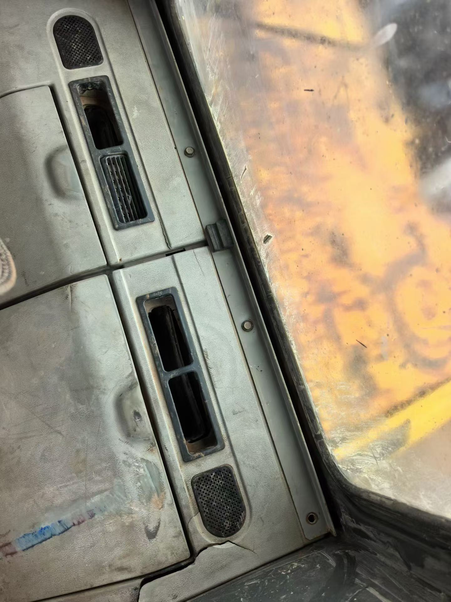 Buy Komatsu PC200-6E Used Excavator / 3 Buy Komatsu PC200-6E Used Excavator / 3