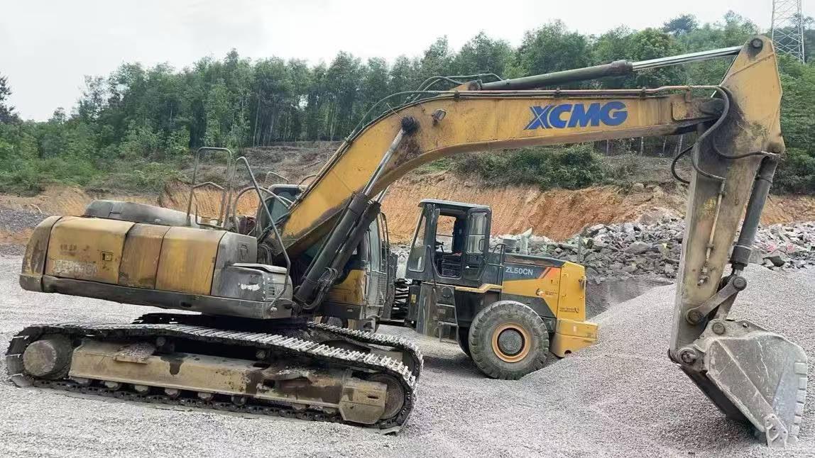 Buy XCMG XE260 Used Excavator / 1