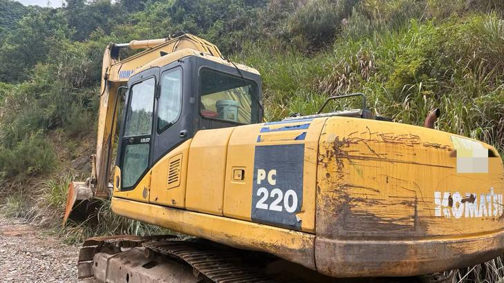 Buy Komatsu PC200-7 Used Excavator / 1