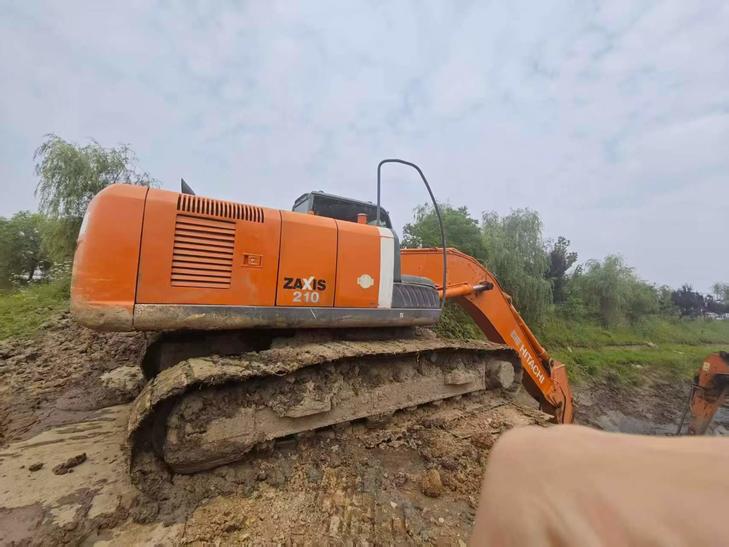 Buy Hitachi ZX210LC-3 Used Excavator / 1