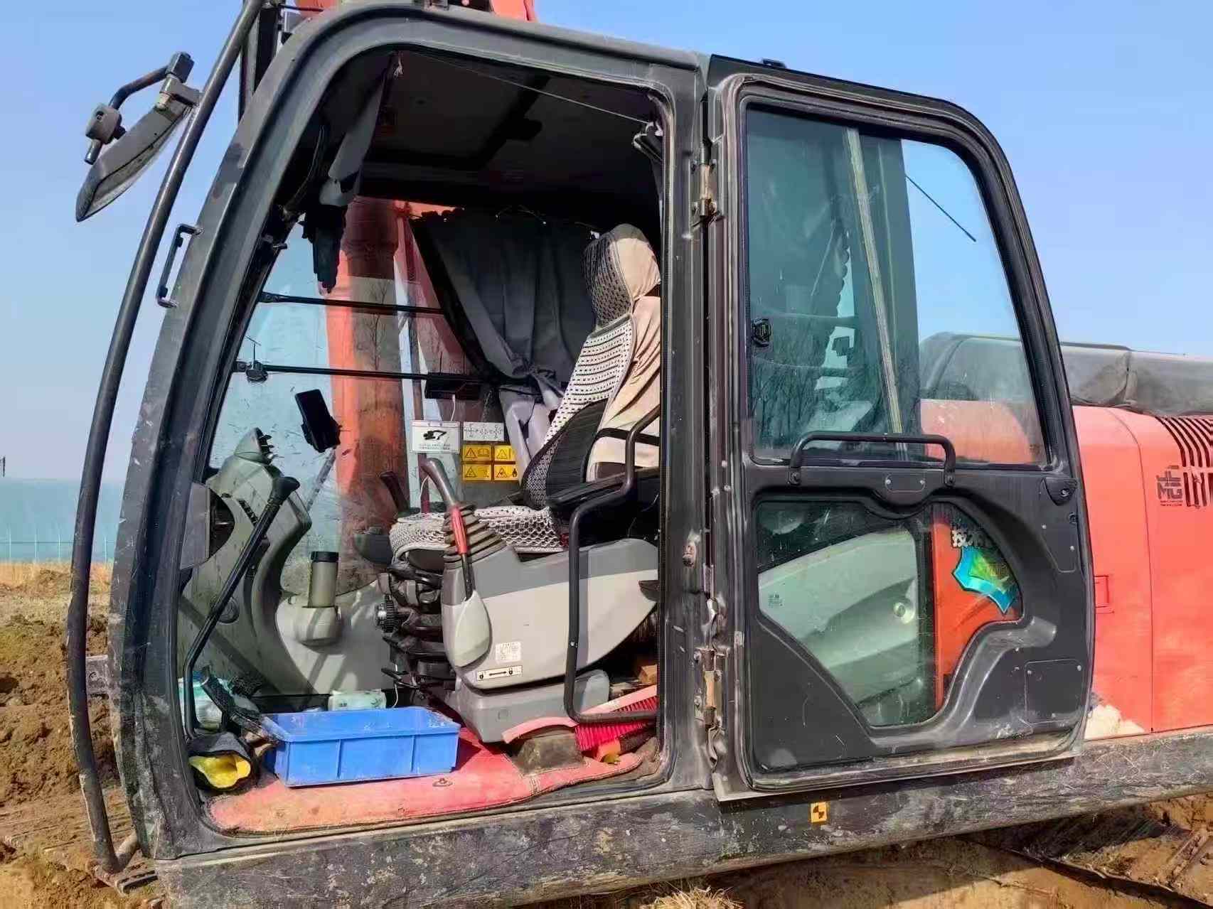Buy Hitachi EX200 Used Excavator / 1