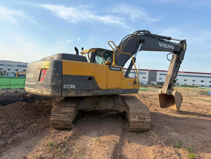 Buy Volvo EC210B Used Excavator / 1