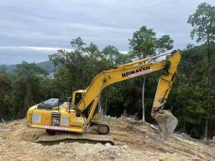 Buy Komatsu HB215LC-1 Used Excavator / 1